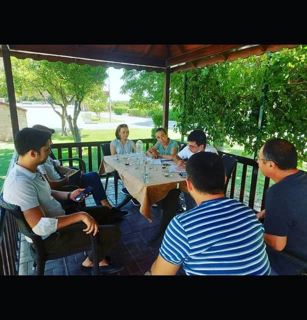 Field meeting with producers
